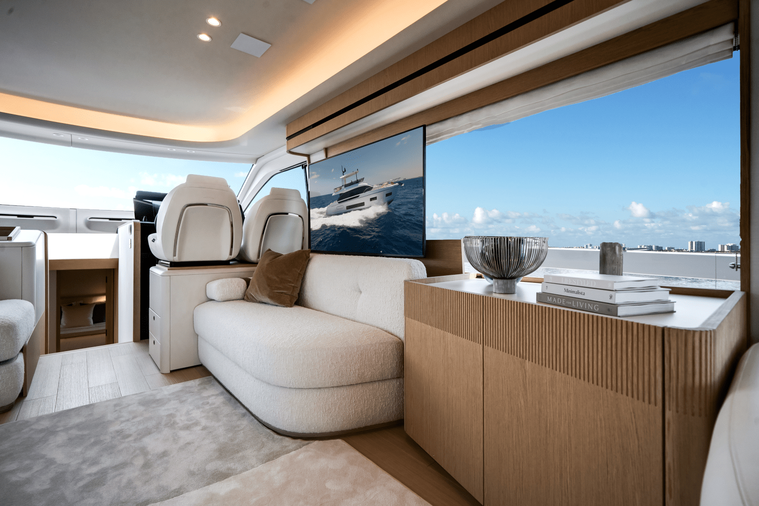 Slide: The Image of Azimut Fly 62 2025 - 23