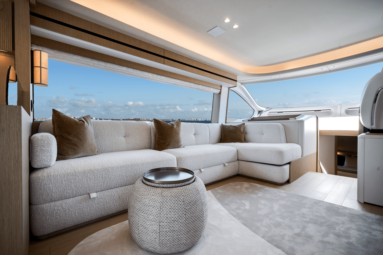 Slide: The Image of Azimut Fly 62 2025 - 24