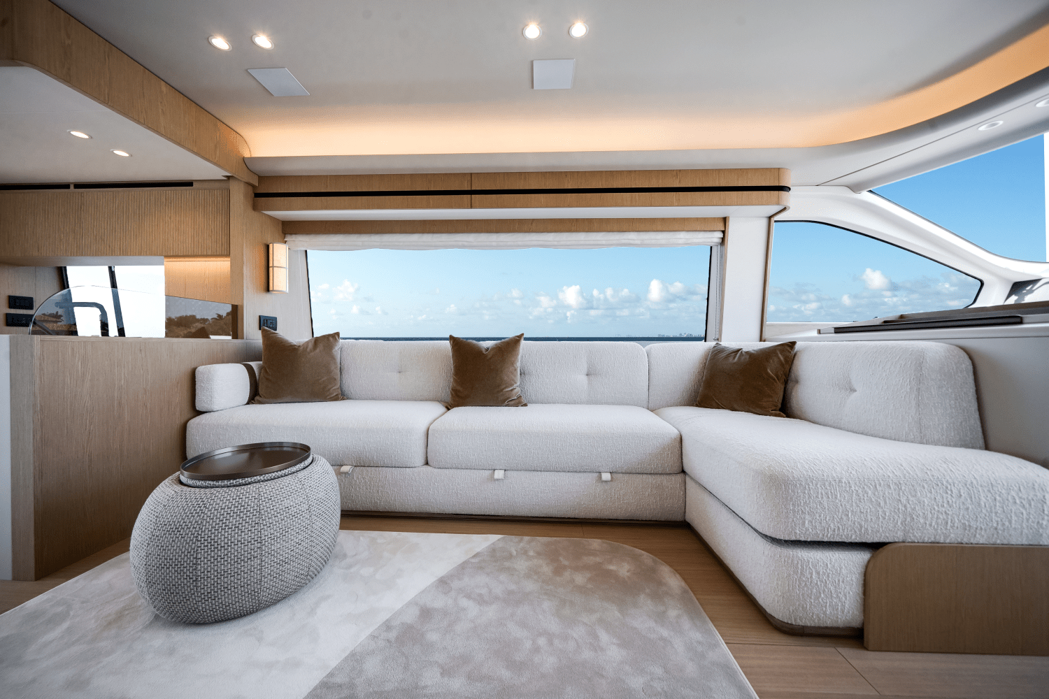 Slide: The Image of Azimut Fly 62 2025 - 25