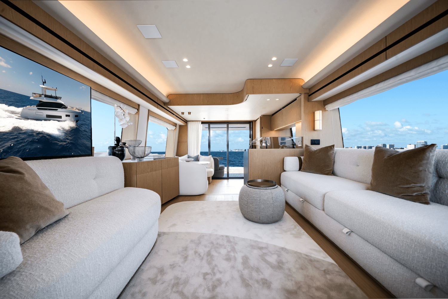 Slide: The Image of Azimut Fly 62 2025 - 26