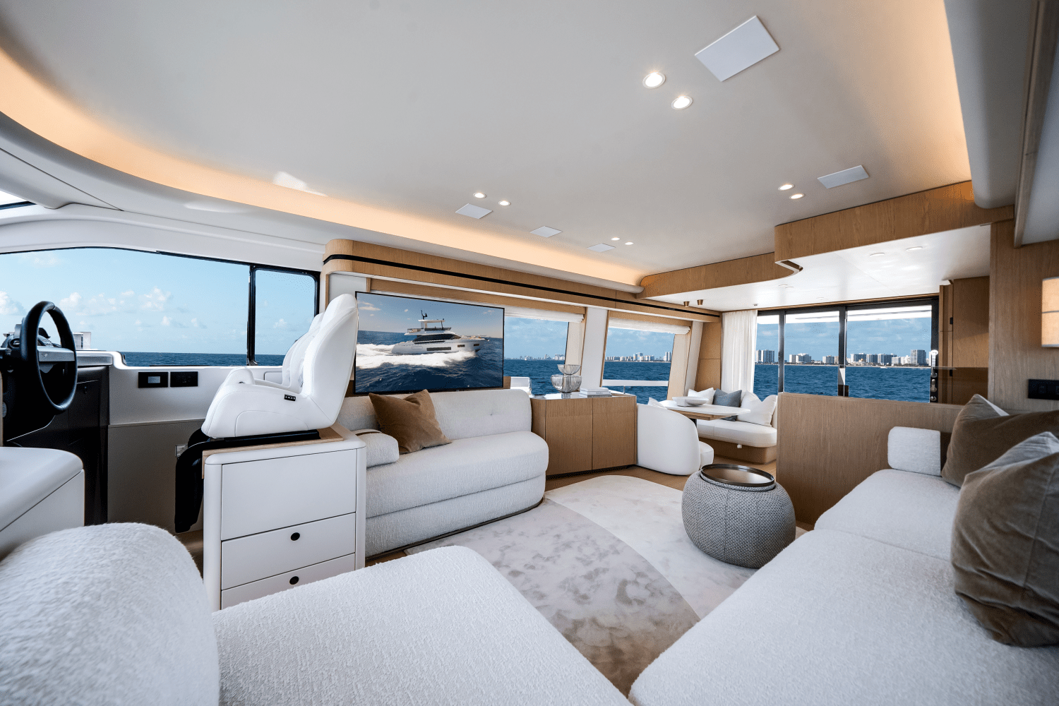 Slide: The Image of Azimut Fly 62 2025 - 27