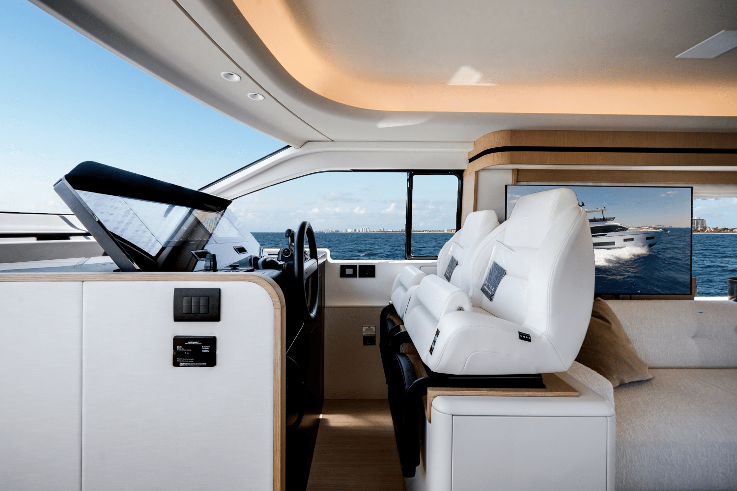 Slide: The Image of Azimut Fly 62 2025 - 28