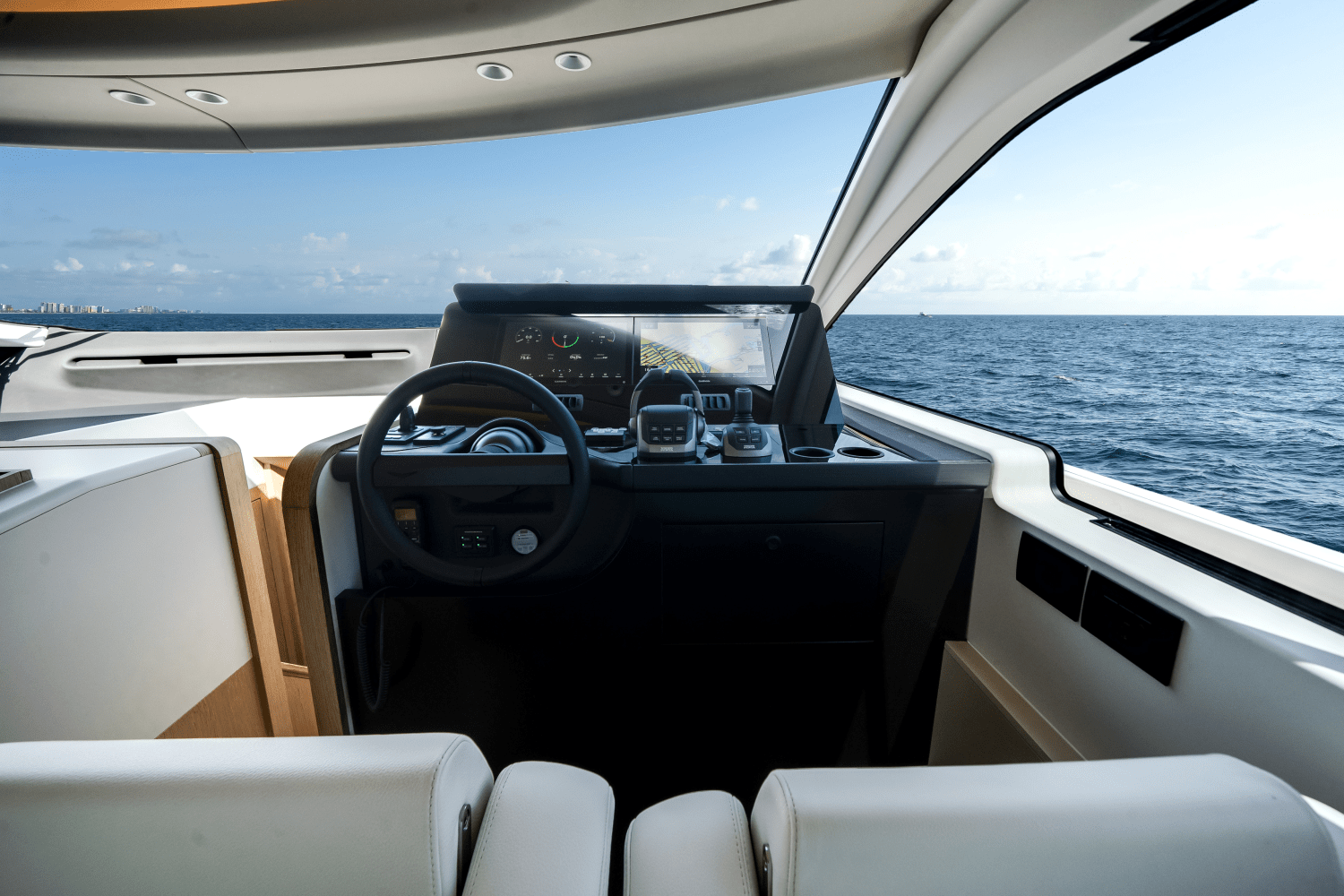 Slide: The Image of Azimut Fly 62 2025 - 29