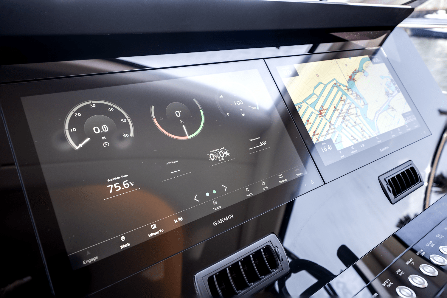 Slide: The Image of Azimut Fly 62 2025 - 31