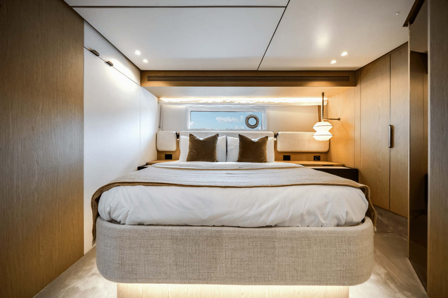 Slide: The Image of Azimut Fly 62 2025 - 33