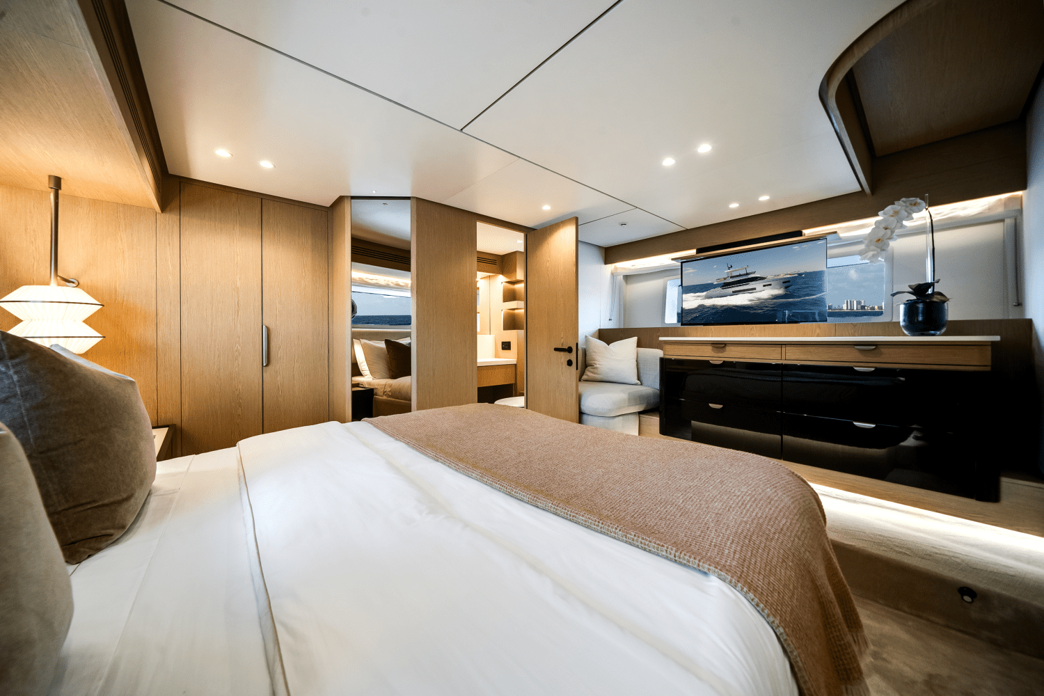 Slide: The Image of Azimut Fly 62 2025 - 35