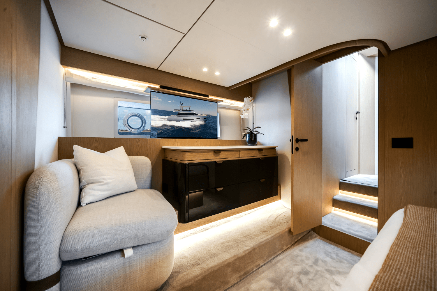 Slide: The Image of Azimut Fly 62 2025 - 37