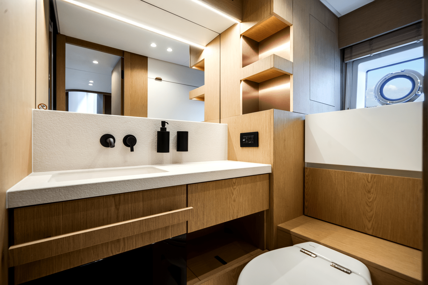 Slide: The Image of Azimut Fly 62 2025 - 38