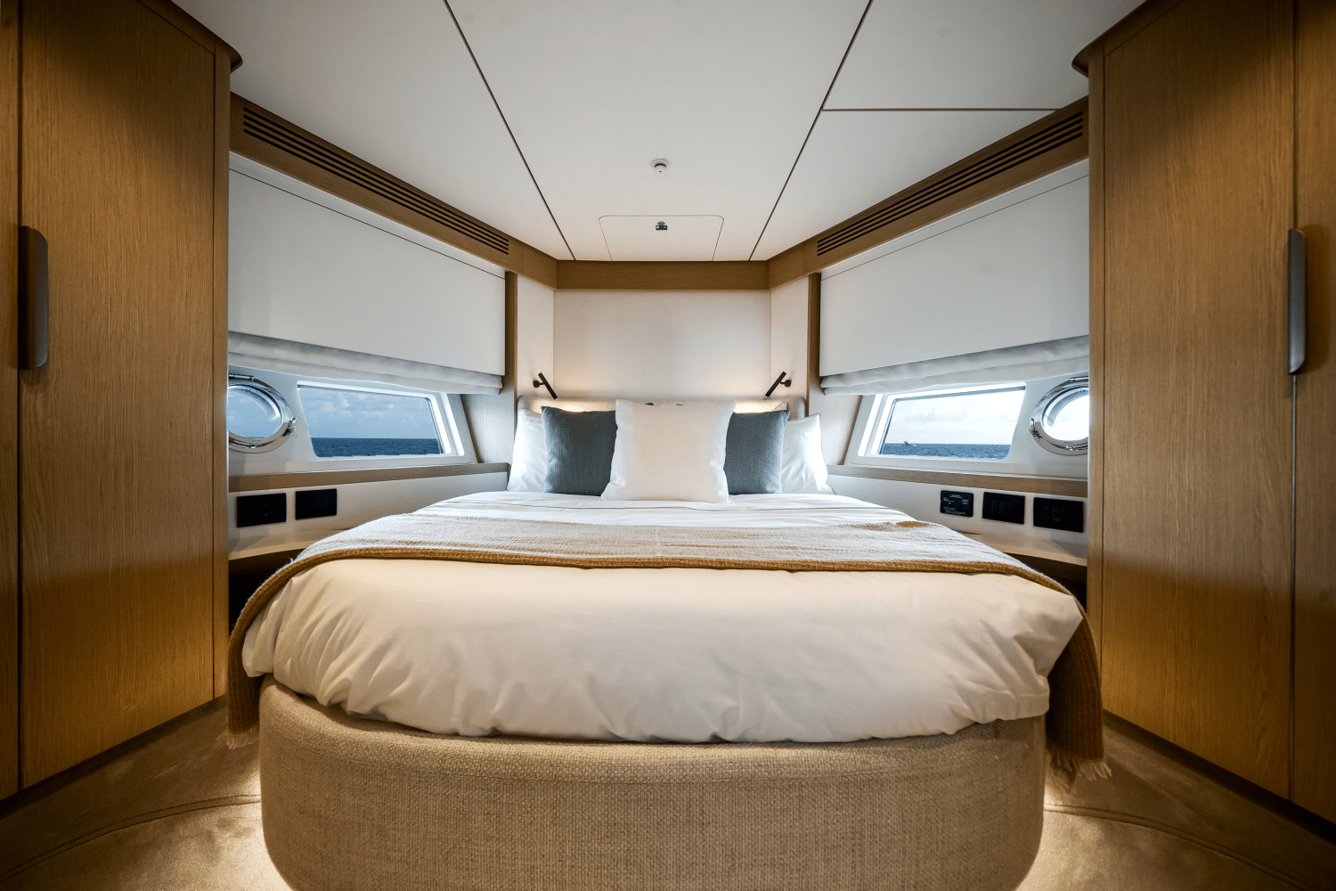 Slide: The Image of Azimut Fly 62 2025 - 41