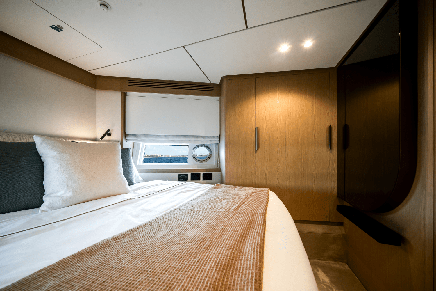 Slide: The Image of Azimut Fly 62 2025 - 42