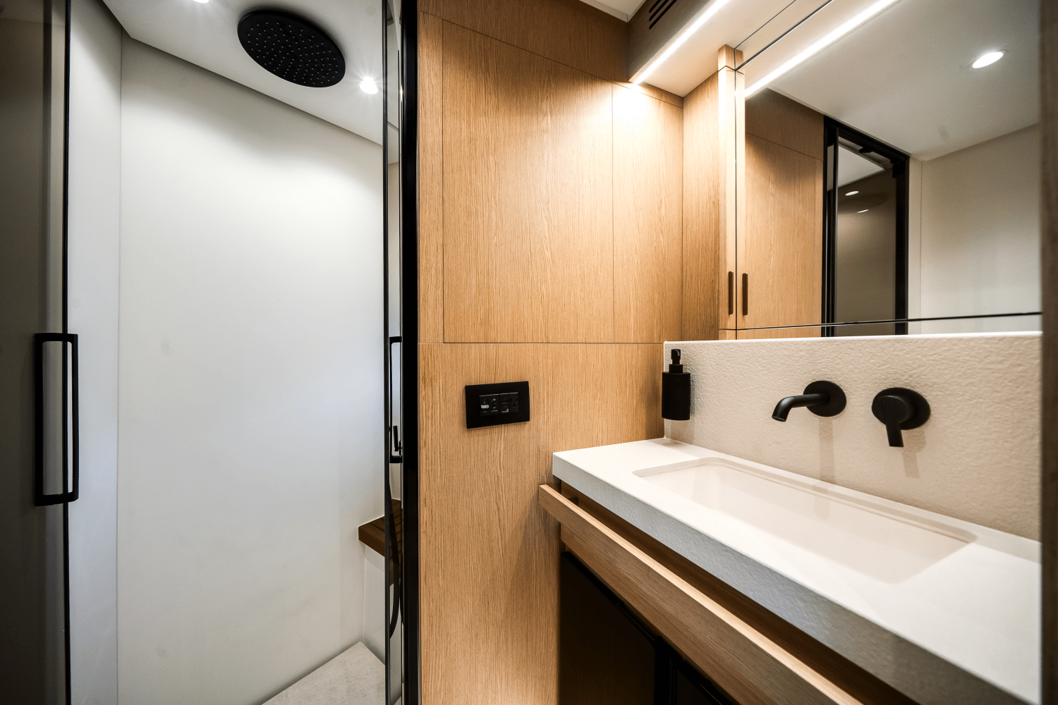 Slide: The Image of Azimut Fly 62 2025 - 44