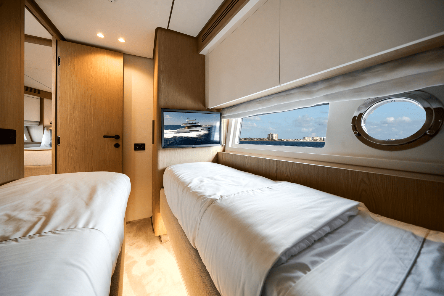 Slide: The Image of Azimut Fly 62 2025 - 47