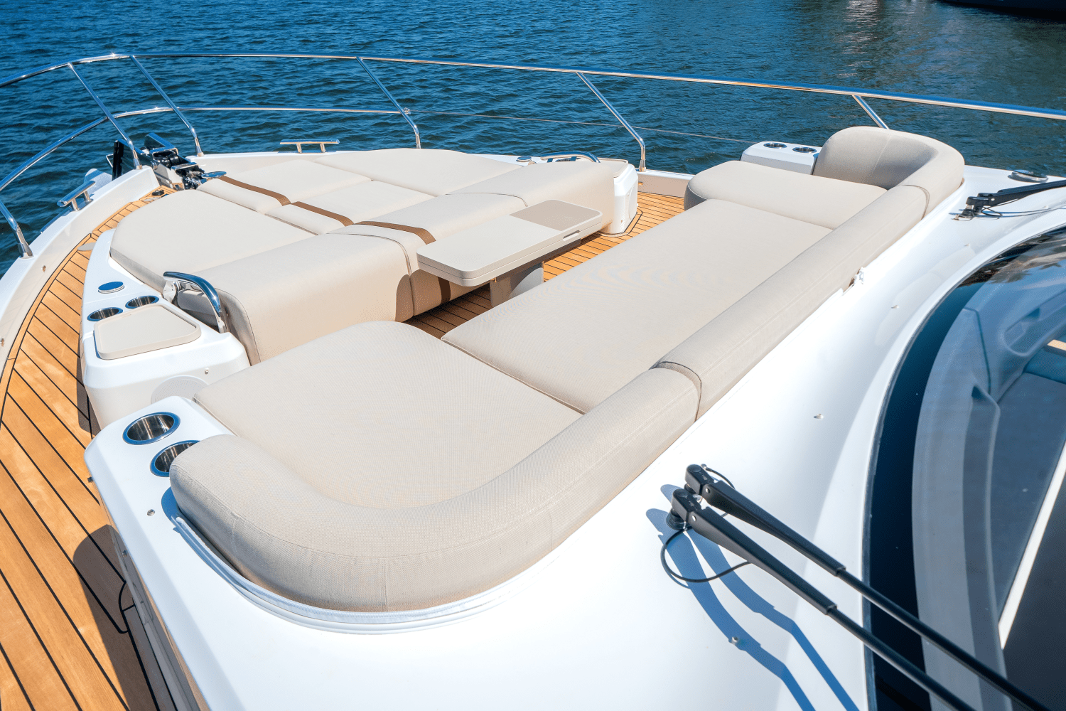 Slide: The Image of Azimut Fly 62 2025 - 52