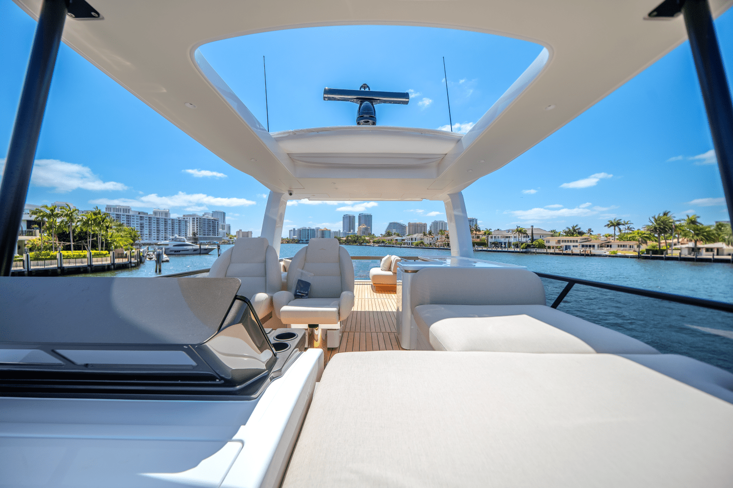 Slide: The Image of Azimut Fly 62 2025 - 64