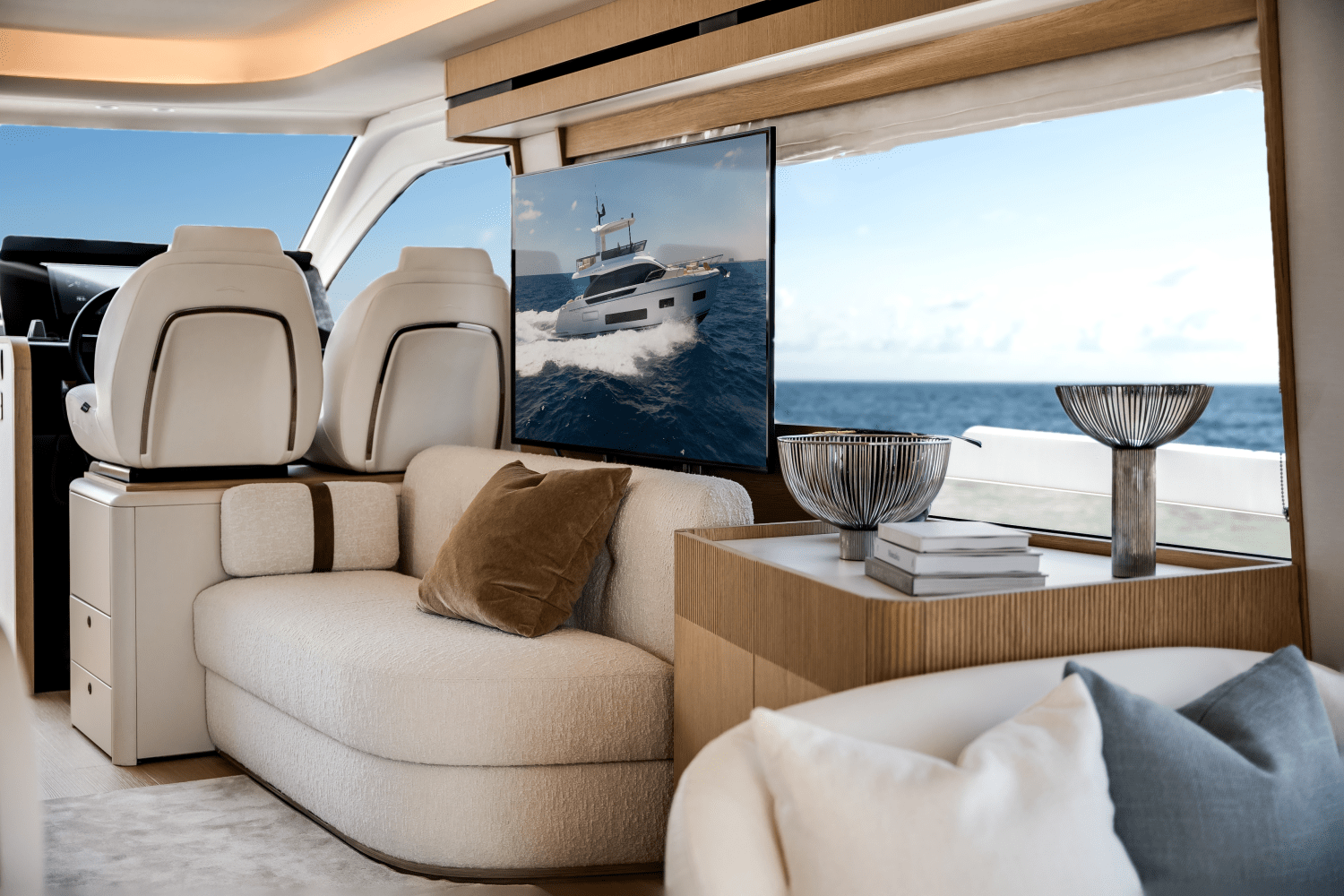 Slide: The Image of Azimut Fly 62 2025 - 66