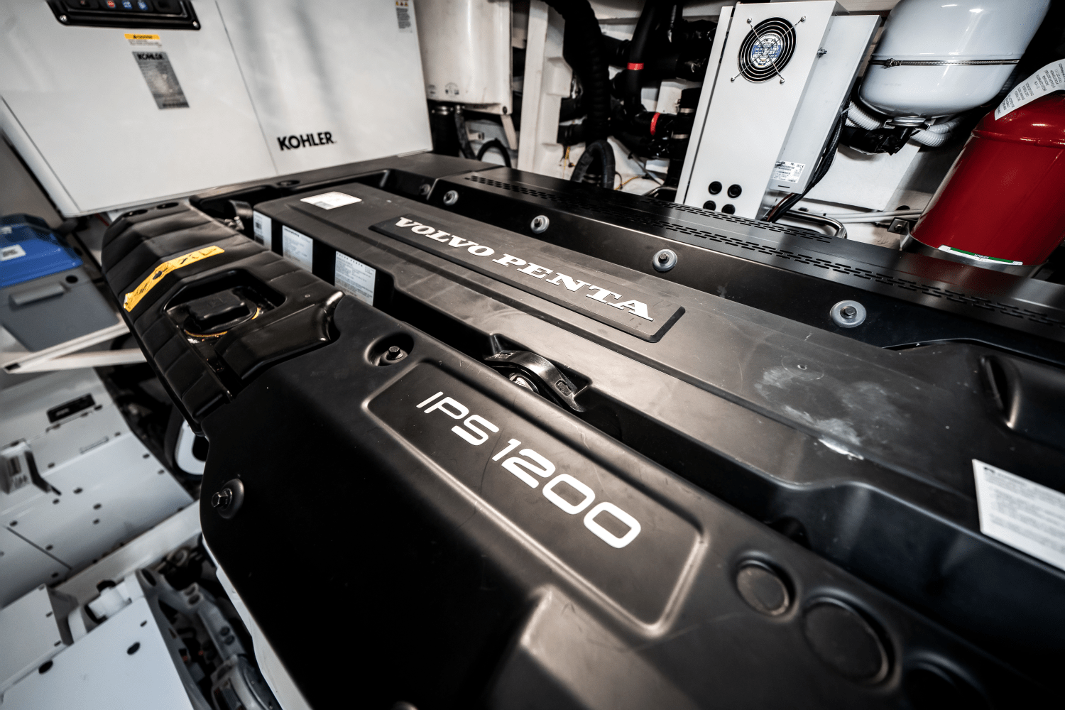 Slide: The Image of Azimut Fly 62 2025 - 79