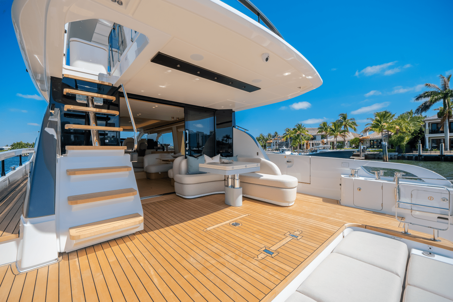 Slide: The Image of Azimut Fly 62 2025 - 92