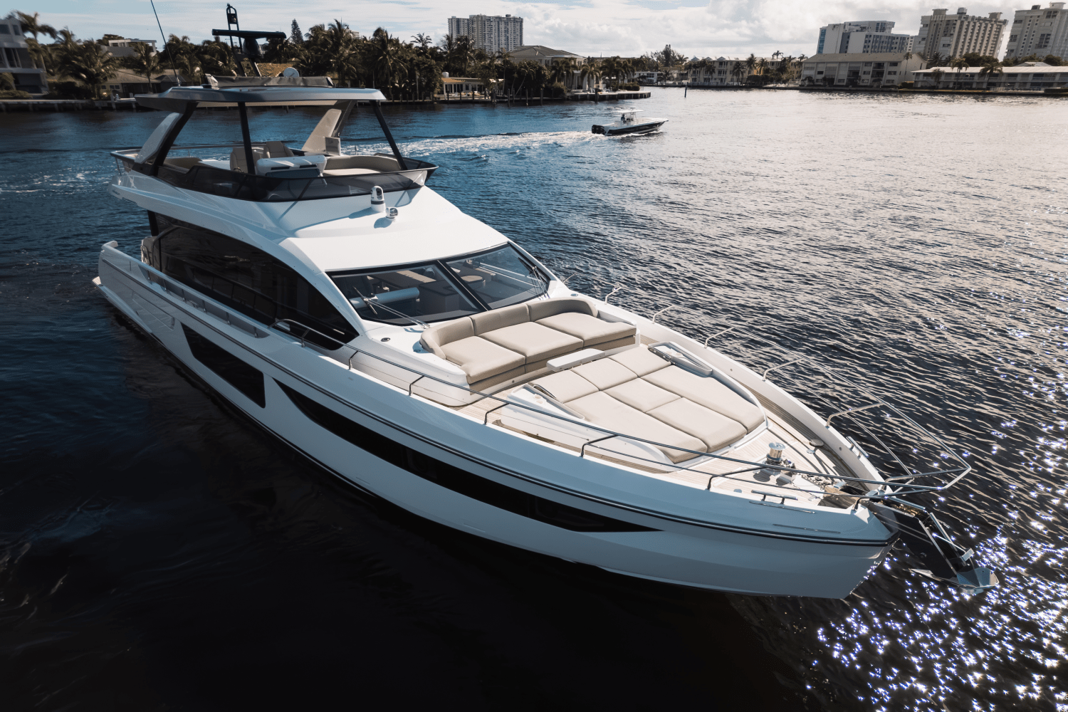 Slide: The Image of Azimut Fly 68 2025 - 11