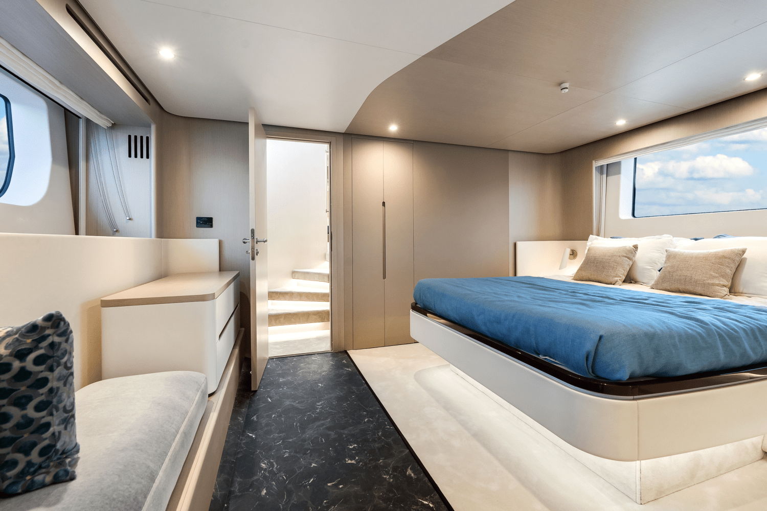 Slide: The Image of Azimut Fly 68 2025 - 25