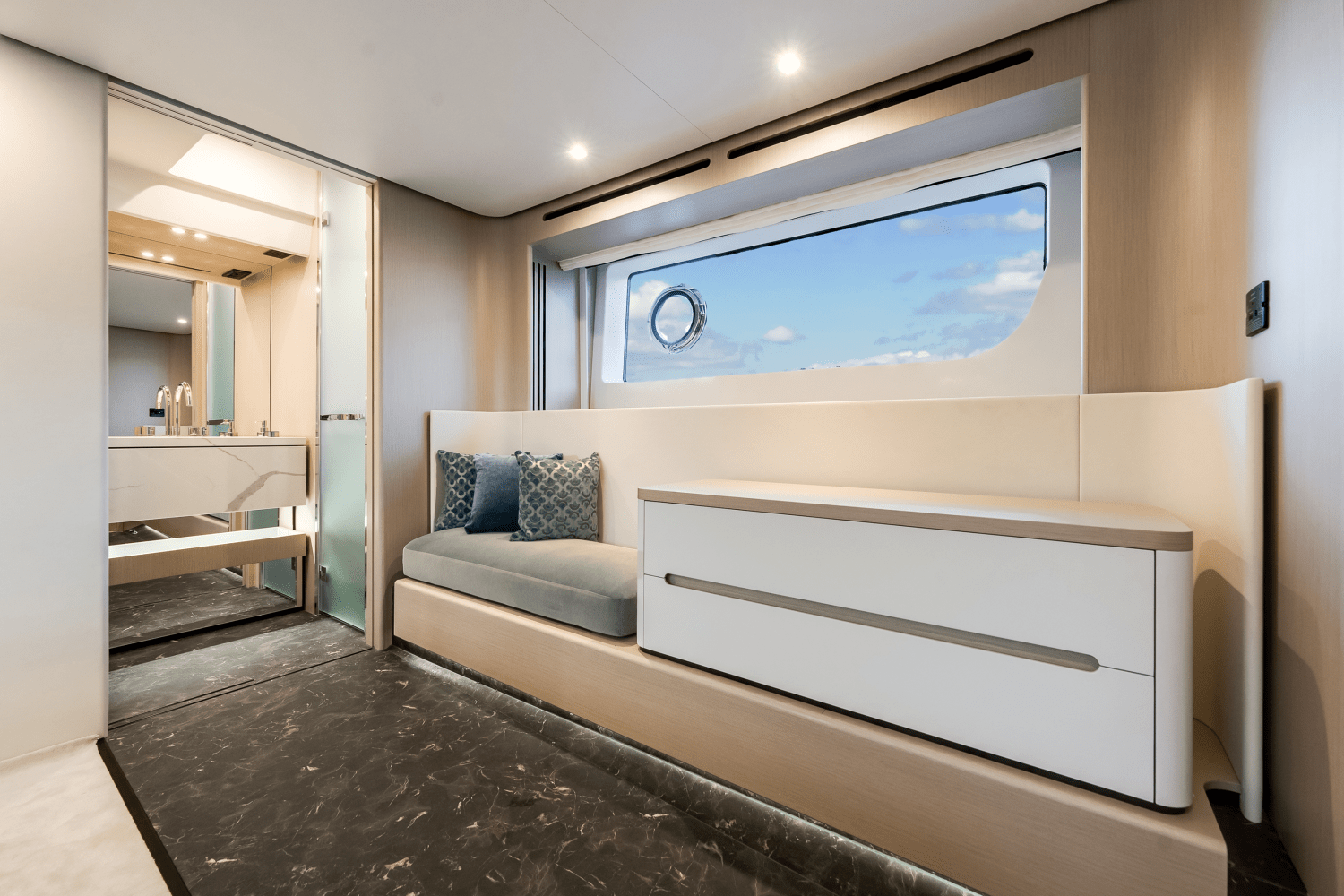 Slide: The Image of Azimut Fly 68 2025 - 28