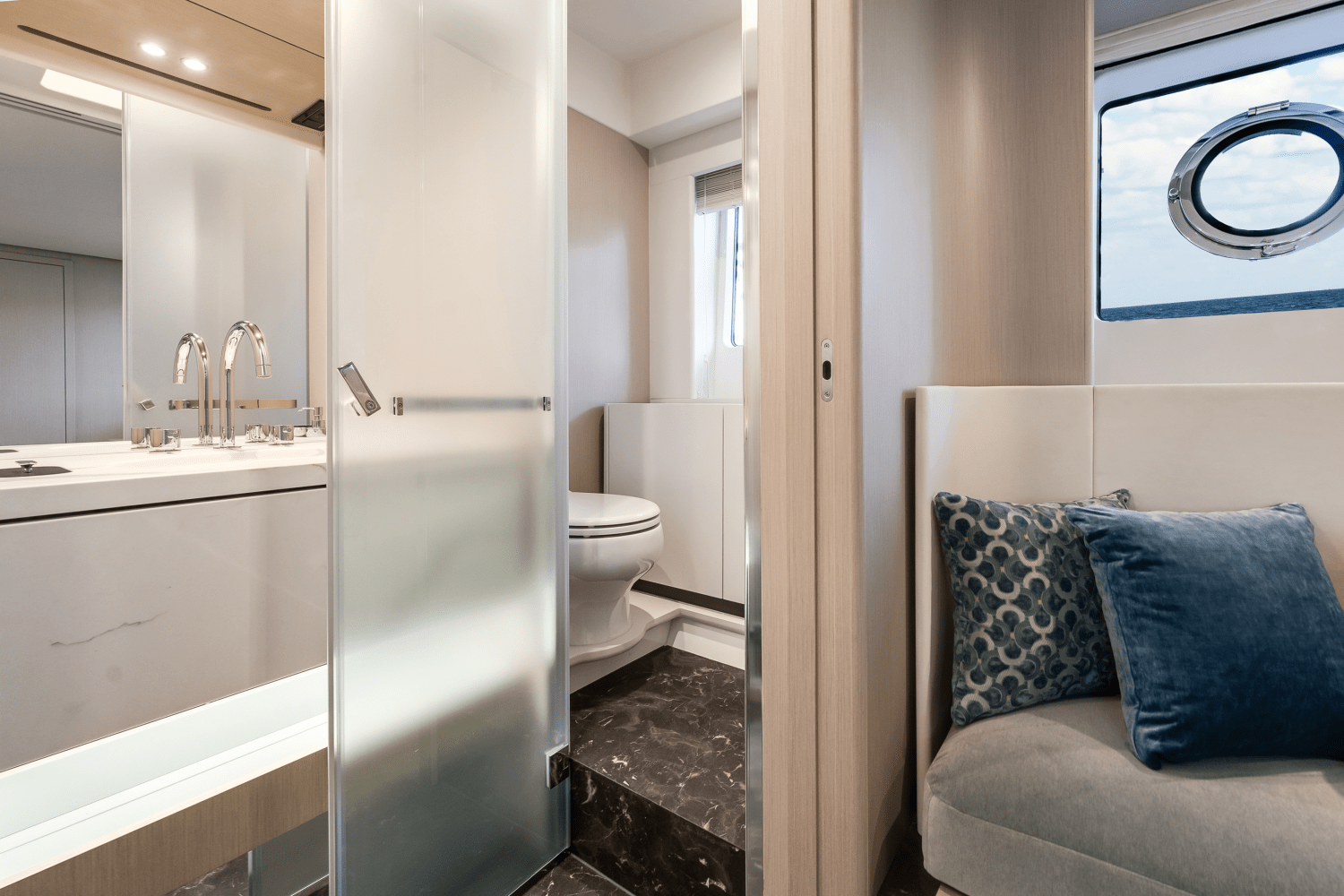 Slide: The Image of Azimut Fly 68 2025 - 29