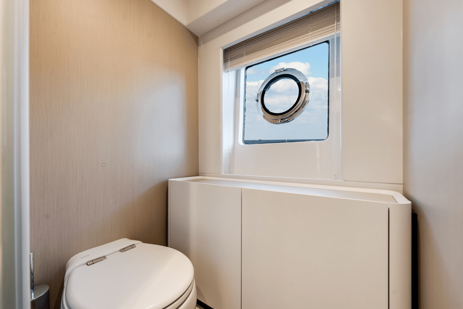 Slide: The Image of Azimut Fly 68 2025 - 33