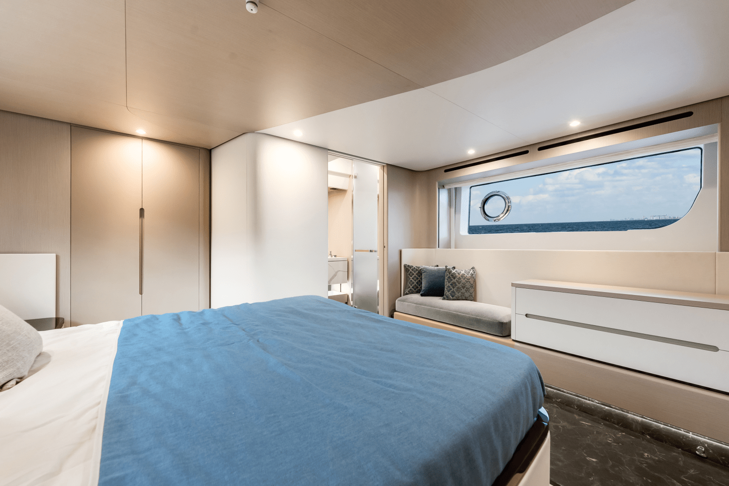 Slide: The Image of Azimut Fly 68 2025 - 34