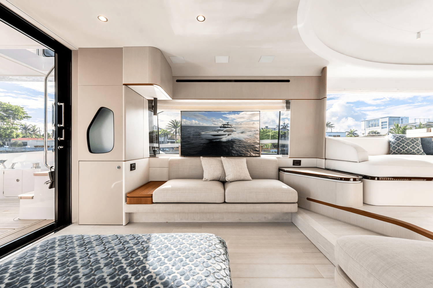 Slide: The Image of Azimut Fly 68 2025 - 37