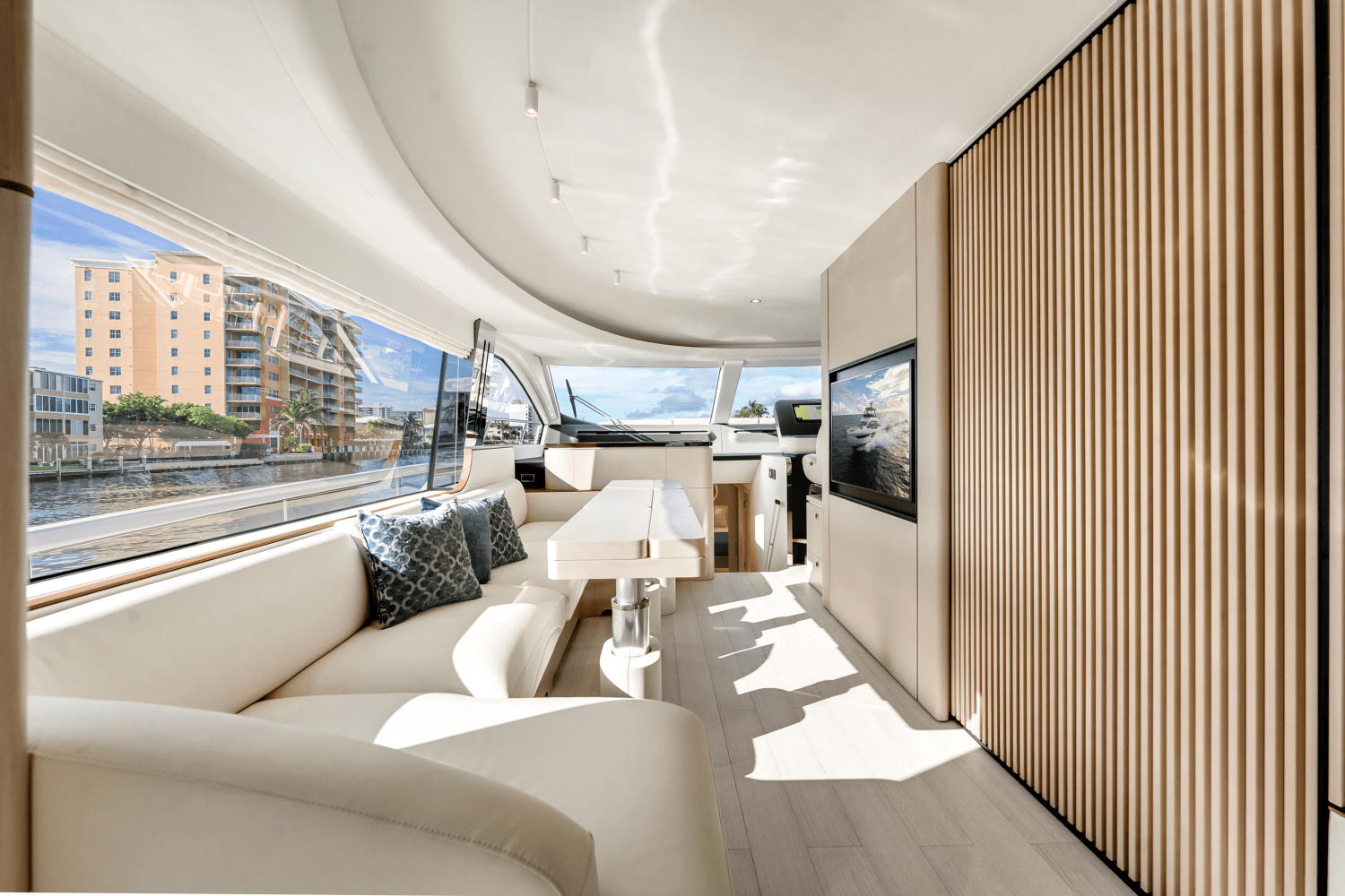 Slide: The Image of Azimut Fly 68 2025 - 40