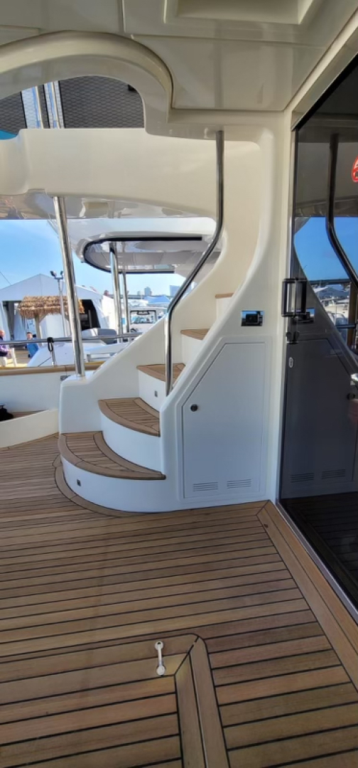 Slide: The Image of Azimut Flybridge 2008 - 3210823
