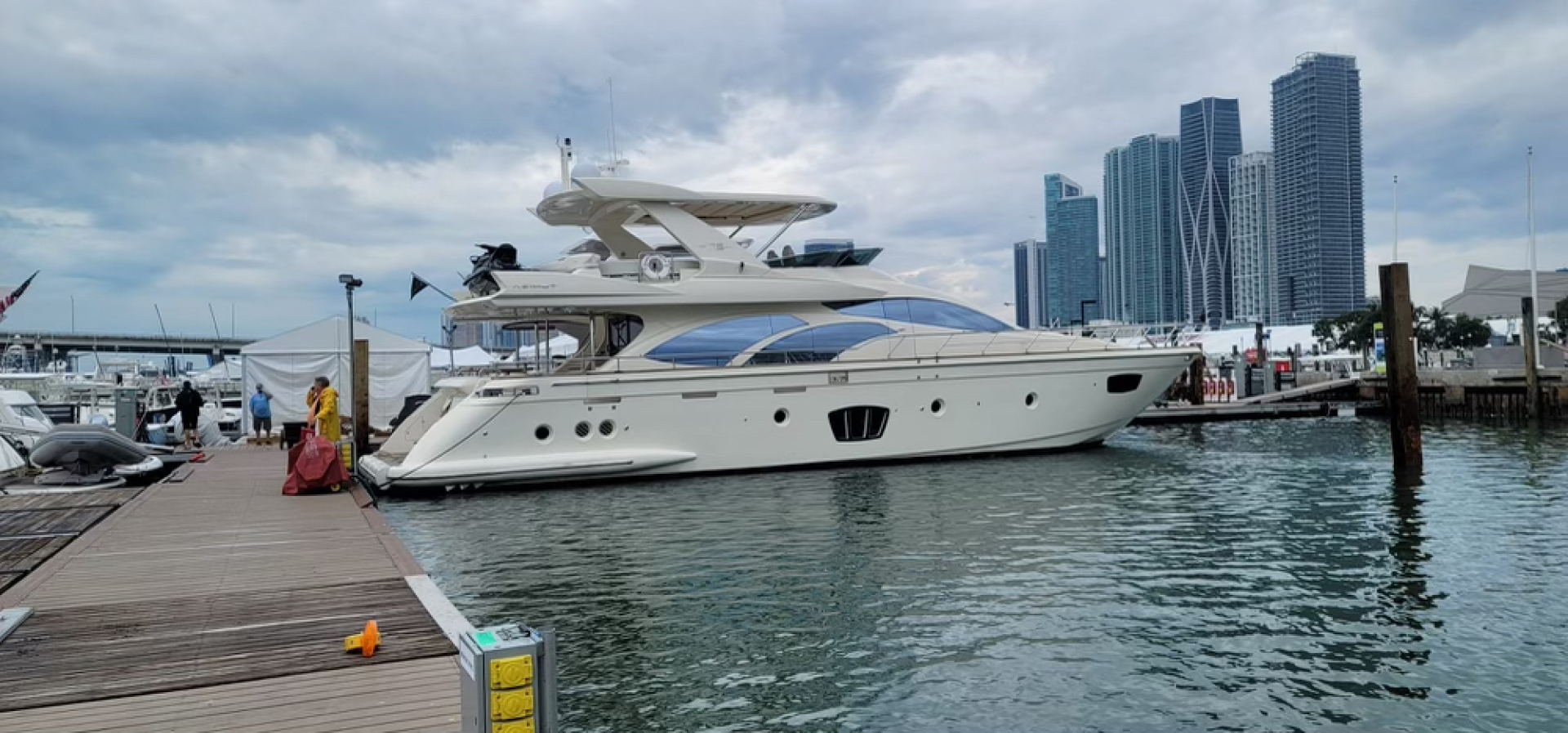 Slide: The Image of Azimut Flybridge 2008 - 3210812