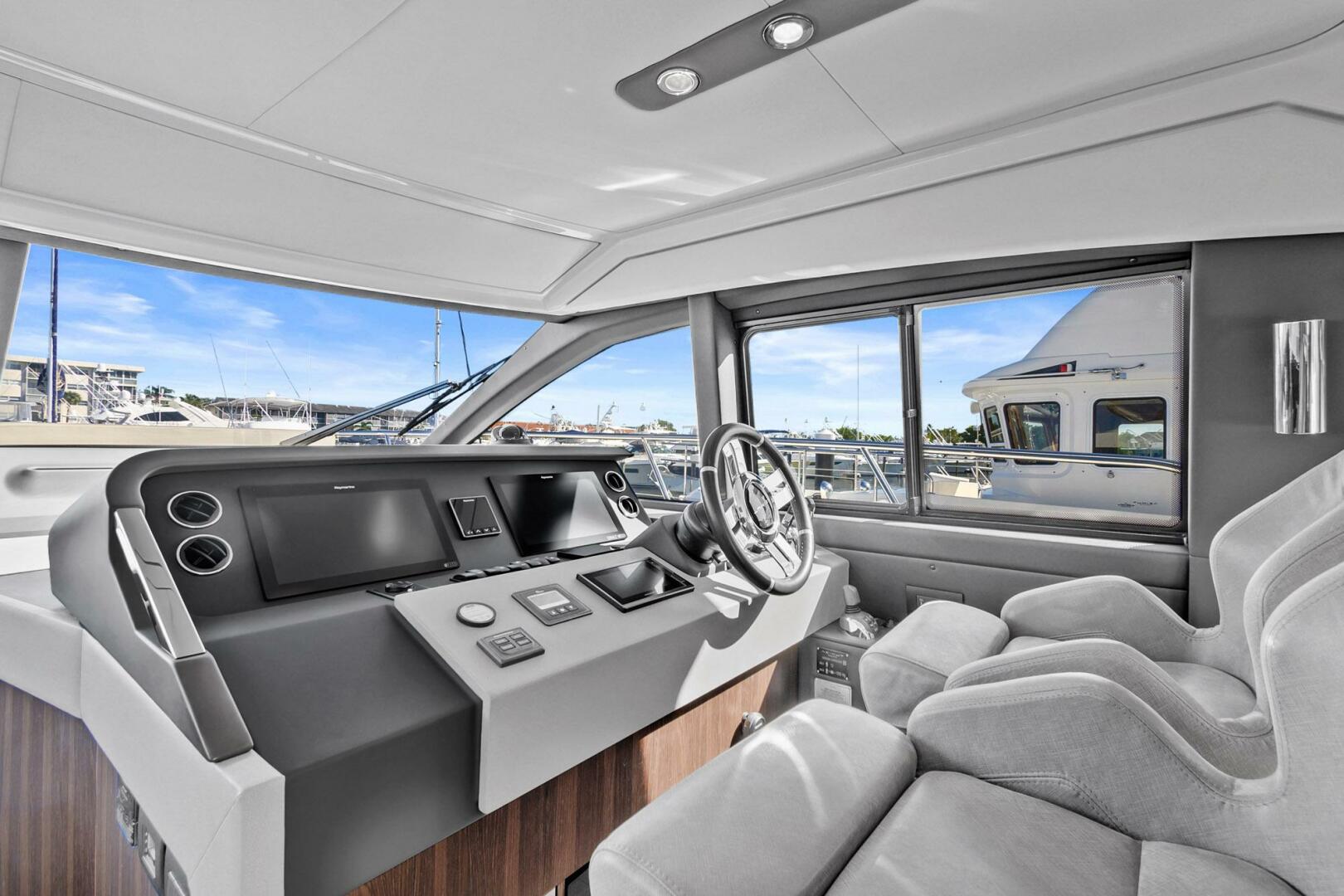 Slide: The Image of Azimut Flybridge 2019 - 5129625