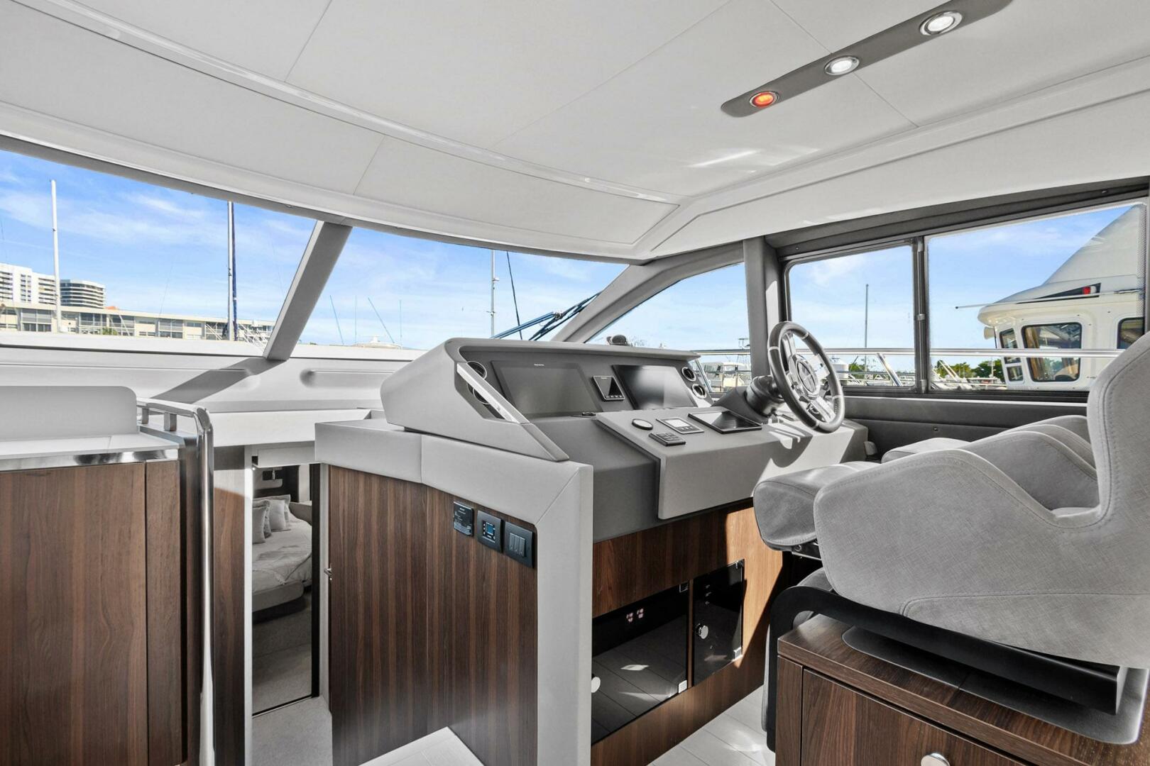 Slide: The Image of Azimut Flybridge 2019 - 5129629