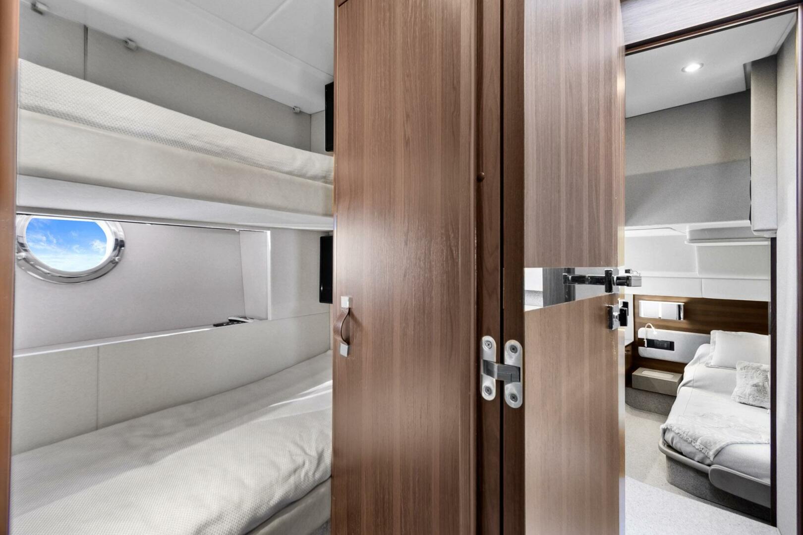 Slide: The Image of Azimut Flybridge 2019 - 5129637