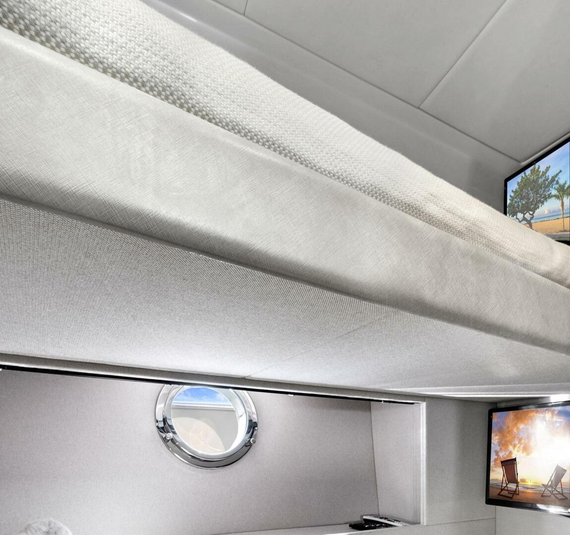 Slide: The Image of Azimut Flybridge 2019 - 5129638