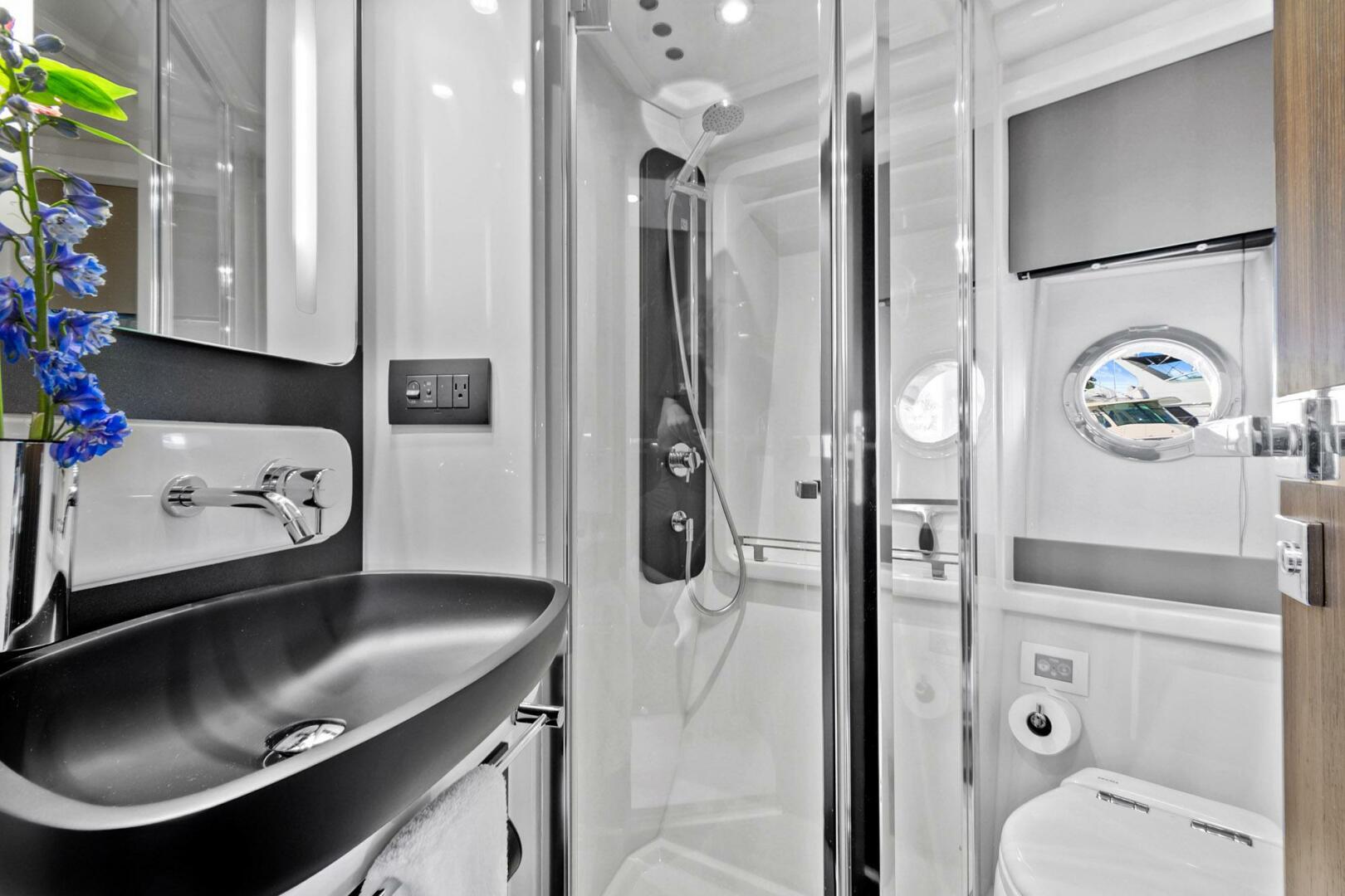 Slide: The Image of Azimut Flybridge 2019 - 5129640
