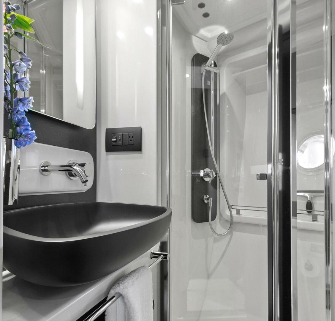 Slide: The Image of Azimut Flybridge 2019 - 5129641