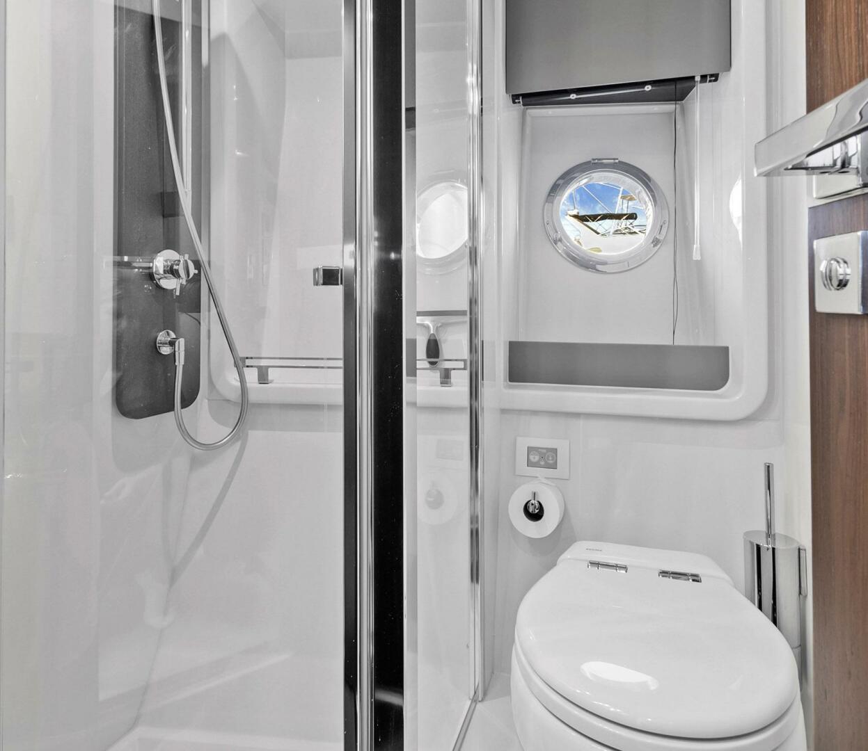 Slide: The Image of Azimut Flybridge 2019 - 5129642