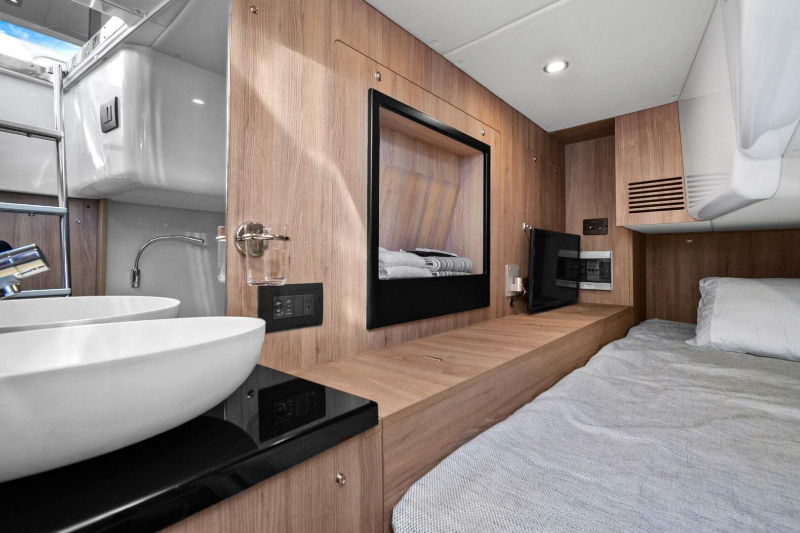 Slide: The Image of Azimut Flybridge 2019 - 5129645