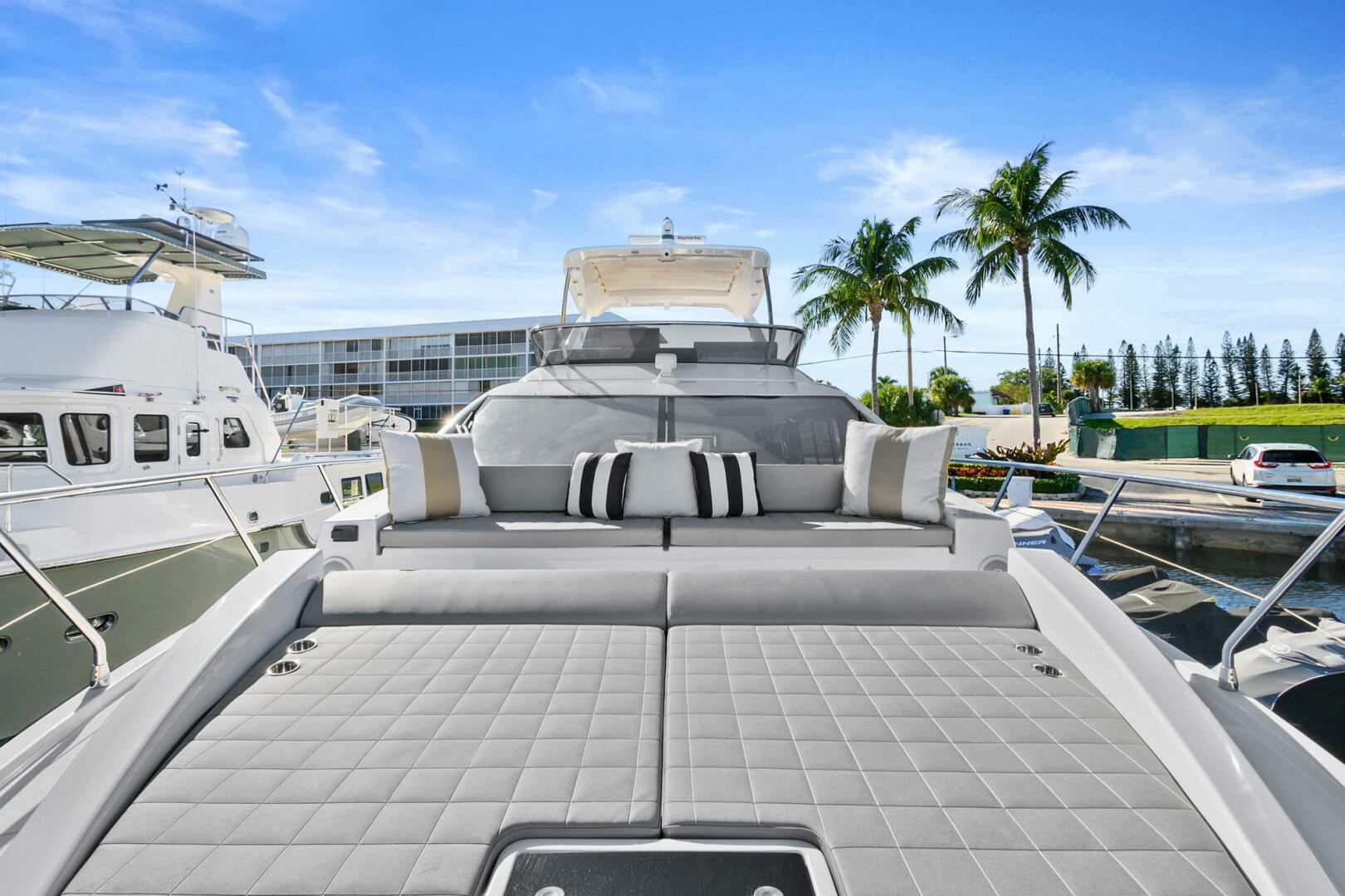 Slide: The Image of Azimut Flybridge 2019 - 5129647