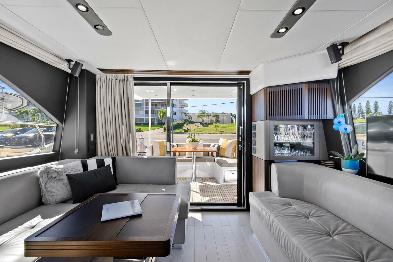 Slide: The Image of Azimut Flybridge 2019 - 5129613
