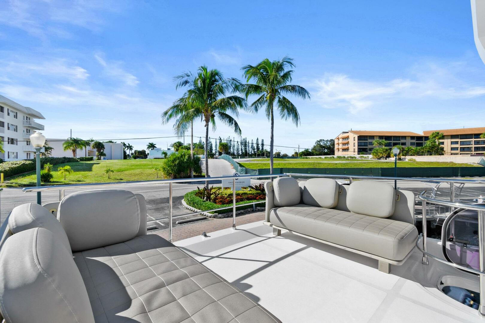 Slide: The Image of Azimut Flybridge 2019 - 5129650