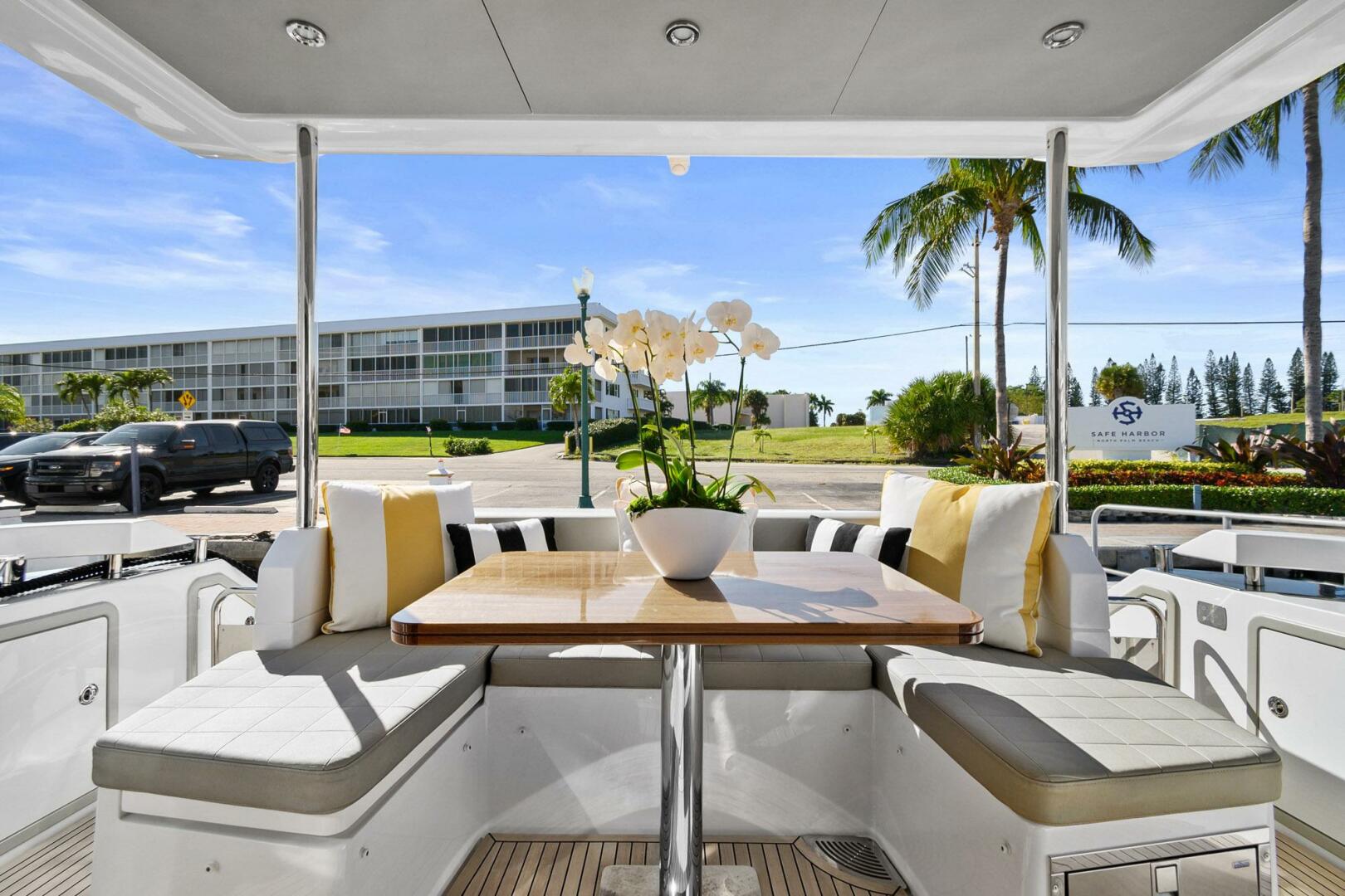 Slide: The Image of Azimut Flybridge 2019 - 5129660