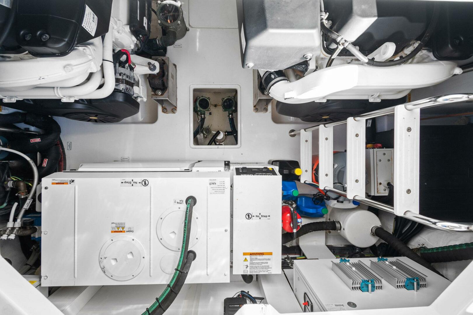 Slide: The Image of Azimut Flybridge 2019 - 5129662