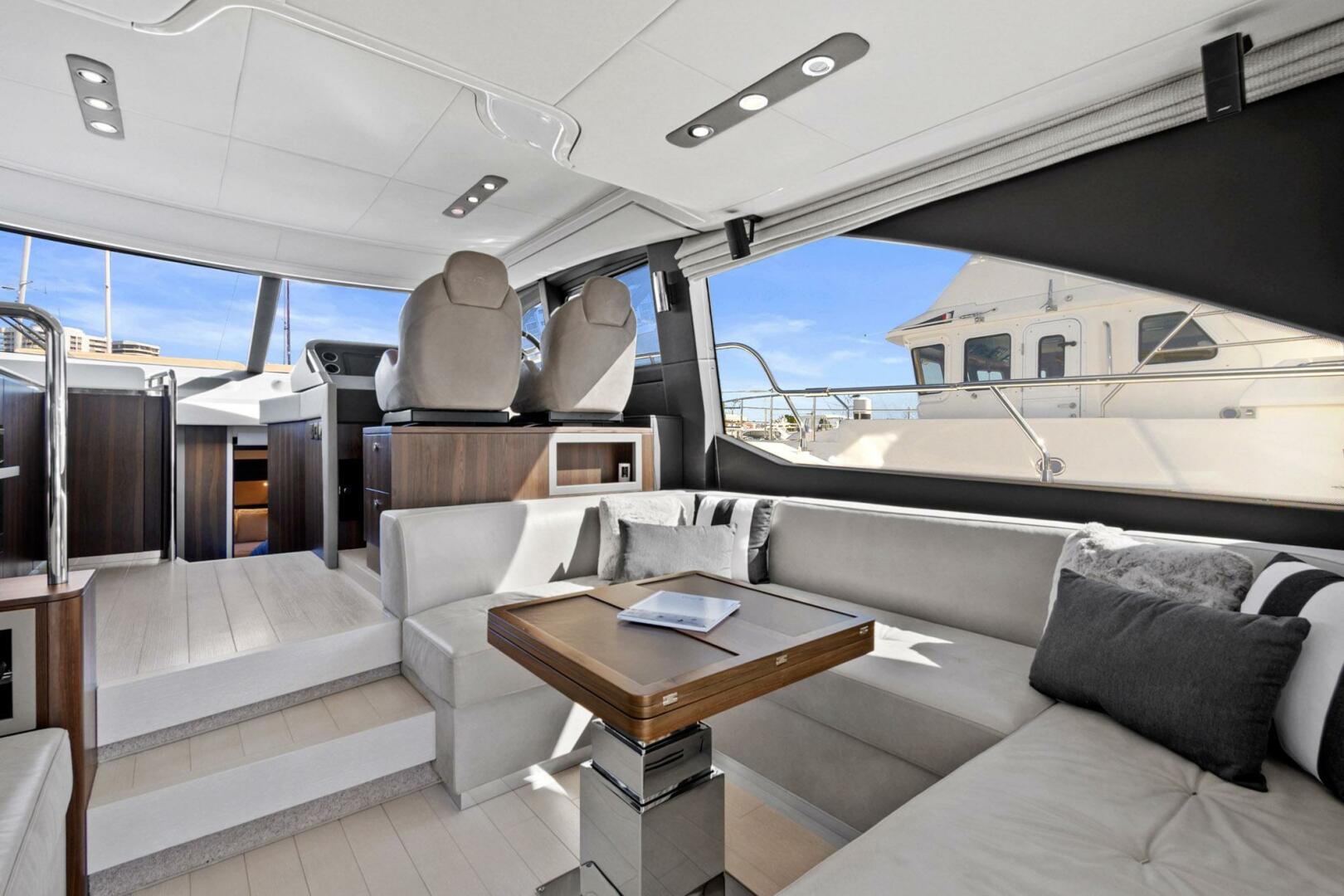 Slide: The Image of Azimut Flybridge 2019 - 5129618