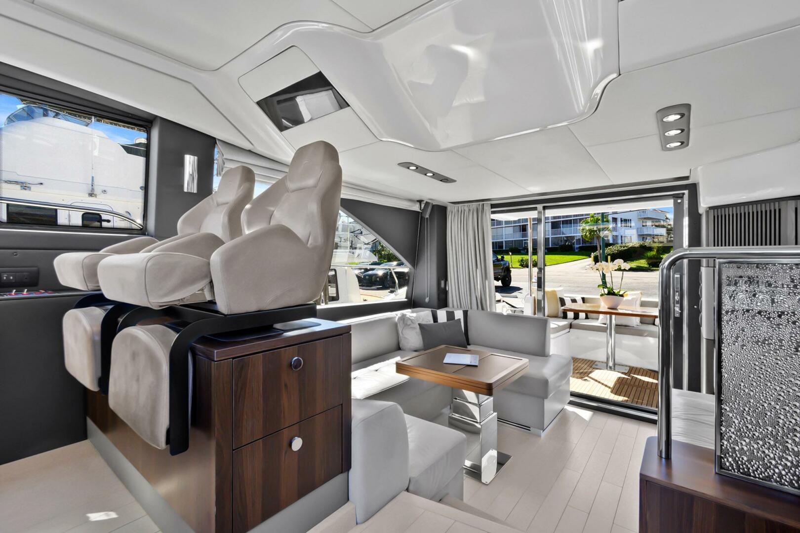 Slide: The Image of Azimut Flybridge 2019 - 5129620