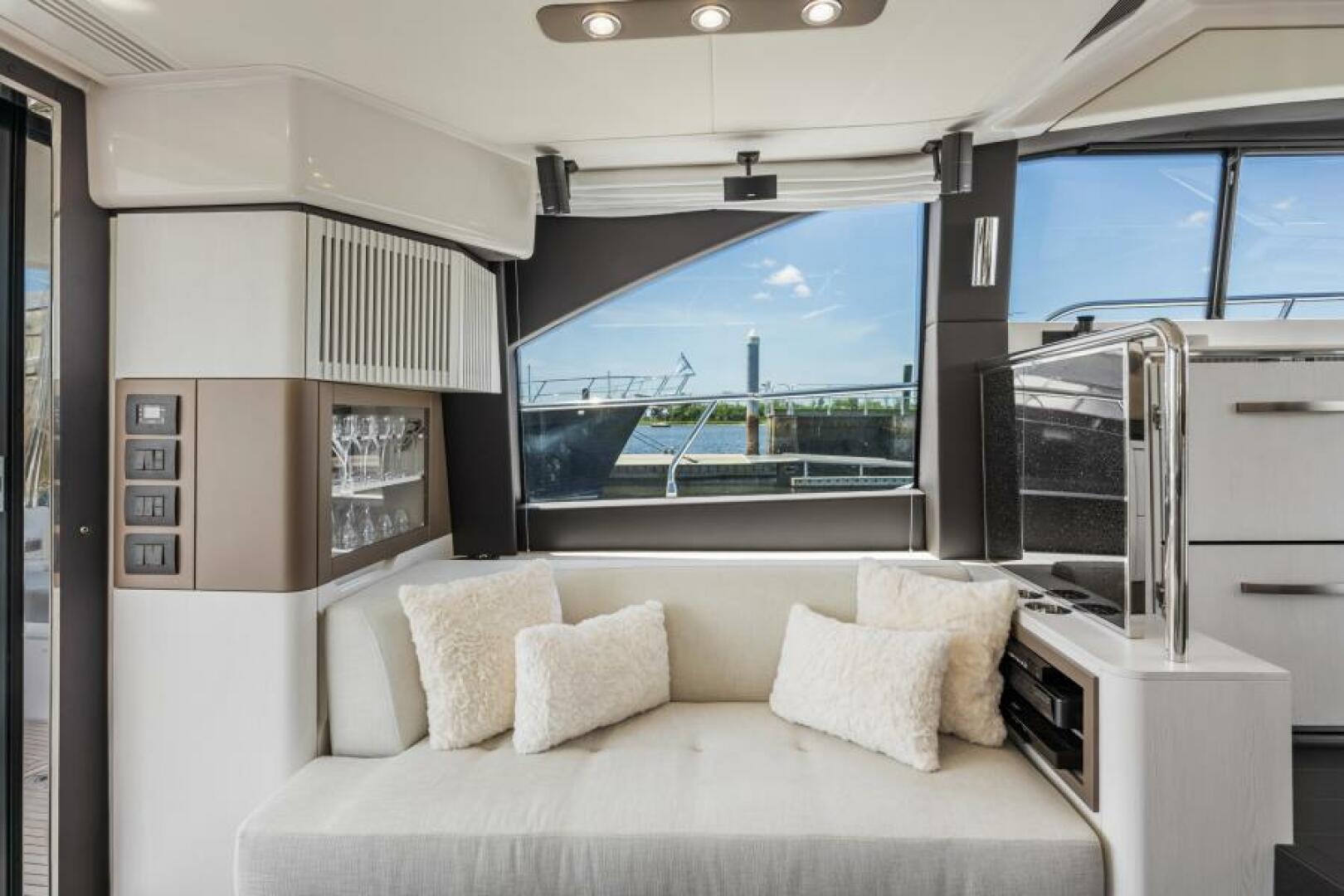 Slide: The Image of Azimut 50 - True North - Salon 2021 Azimut 50 Flybridge Motoryacht - True North - 4737012