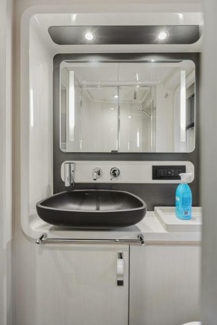 Slide: The Image of Azimut 50 - True North - Head 2021 Azimut 50 Flybridge Motoryacht - True North - 4737024