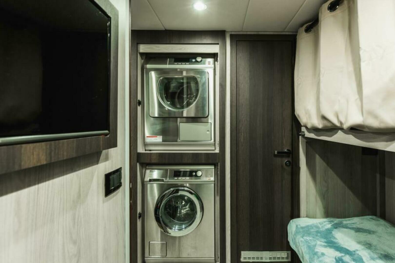 Slide: The Image of Azimut Grande 27 METRI 2019 - 5435370