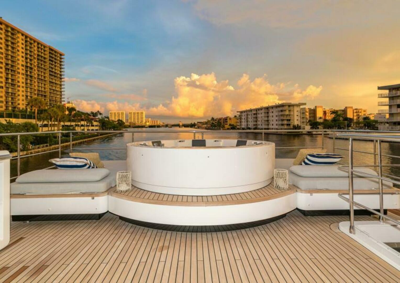 Slide: The Image of Azimut Grande 27 METRI 2019 - 5435387